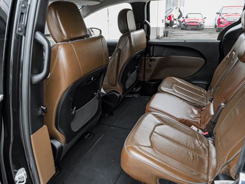 Used 2018 Chrysler Pacifica Limited image 51