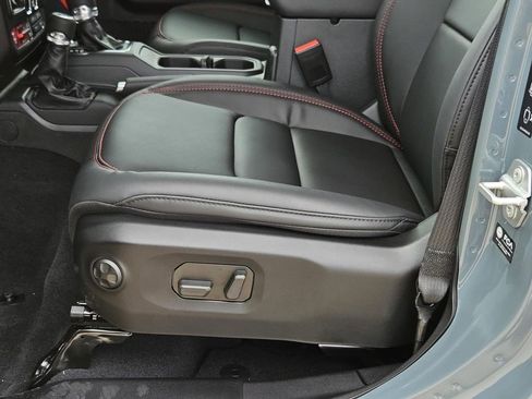 New 2025 Jeep Gladiator Rubicon image 18