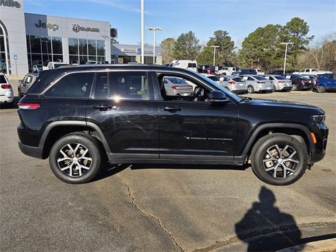 Used 2023 Jeep Grand Cherokee Limited image 13