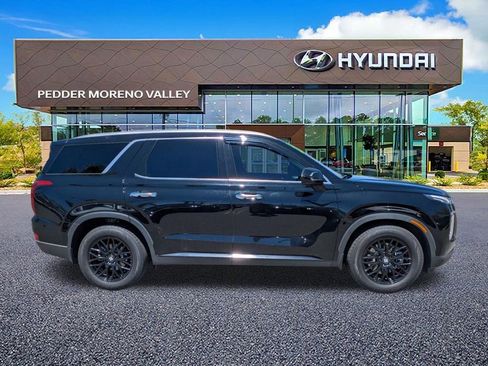 Used 2022 Hyundai Palisade SEL w/ Winter Package FWD image 2