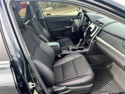 Used 2015 Toyota Camry SE image 20