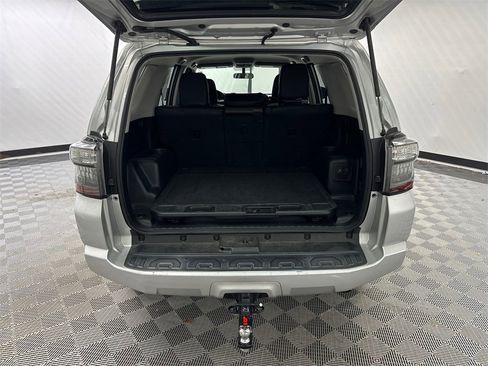 Used 2018 Toyota 4Runner SR5 Premium image 19