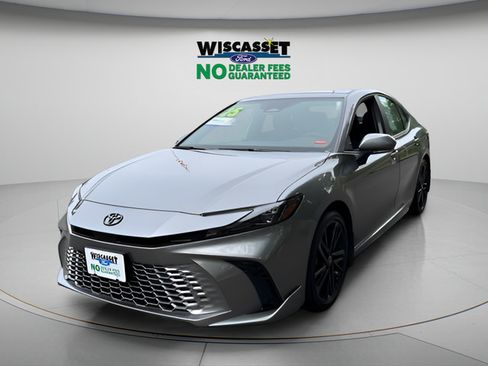 Used 2025 Toyota Camry XSE AWD/4WD image 17
