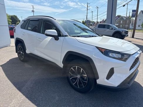 Used 2021 Toyota RAV4 LE AWD/4WD image 4