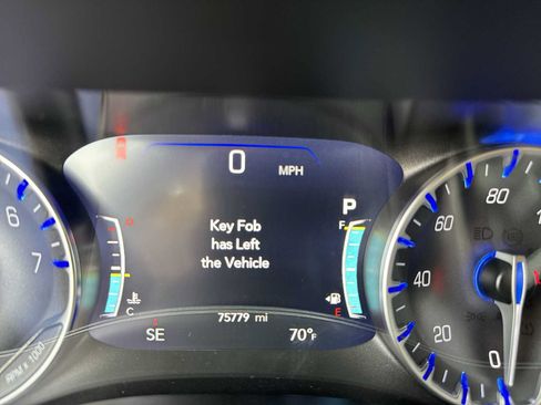 Used 2024 Chrysler Pacifica Touring-L FWD image 8