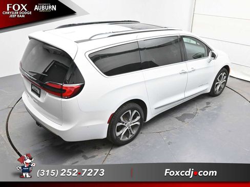 Used 2022 Chrysler Pacifica Pinnacle image 31