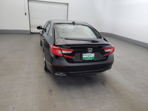 Used 2018 Honda Accord Touring image 6