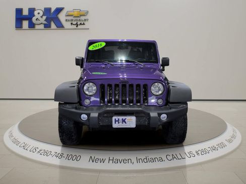 Used 2016 Jeep Wrangler Sahara w/ Dual Top Group AWD/4WD image 2