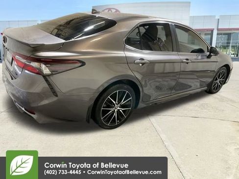 Used 2024 Toyota Camry SE image 5
