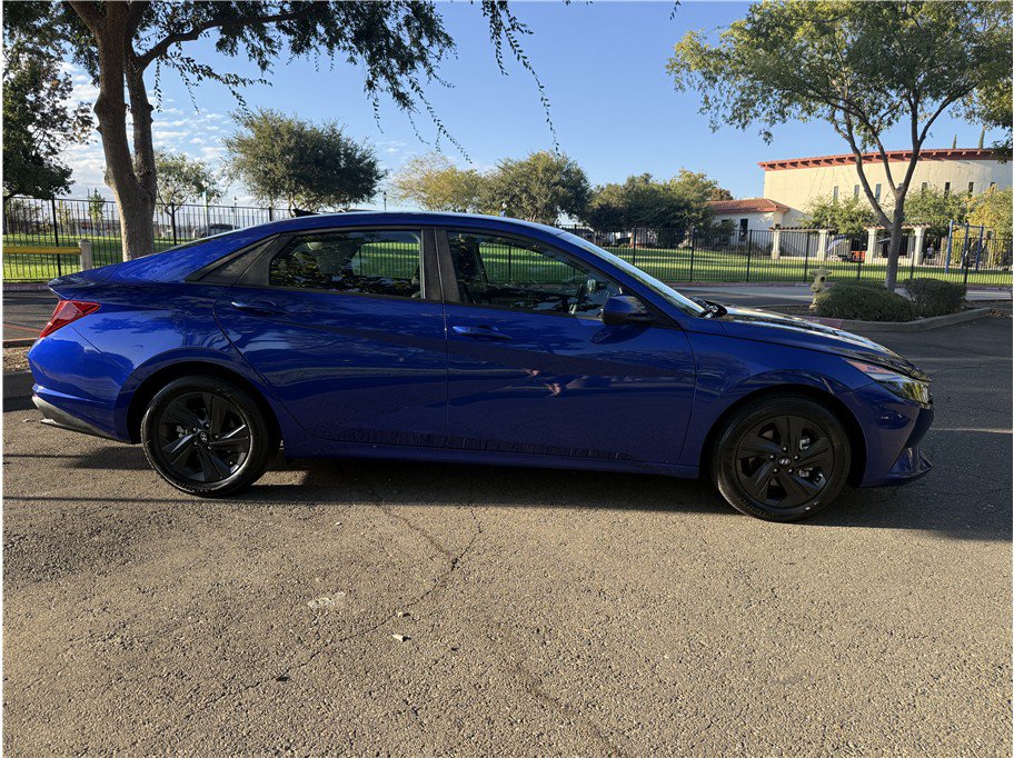 Used 2023 Hyundai Elantra SEL w/ Cargo Package FWD image 6