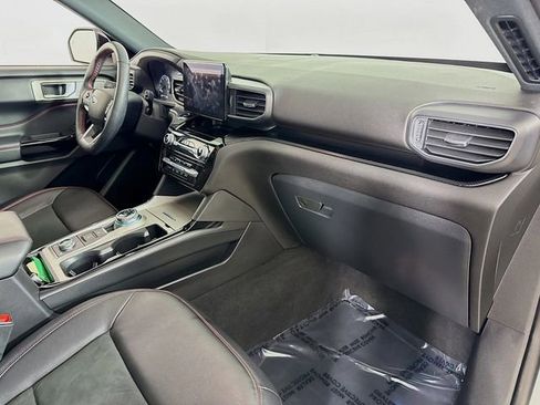 Certified 2023 Ford Explorer ST-Line w/ Class IV Trailer Tow Package image 33