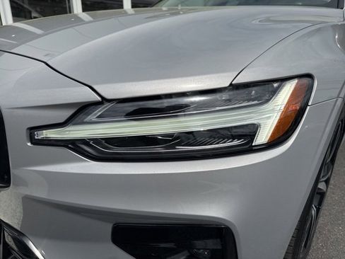 Used 2024 Volvo S60 B5 Core image 9