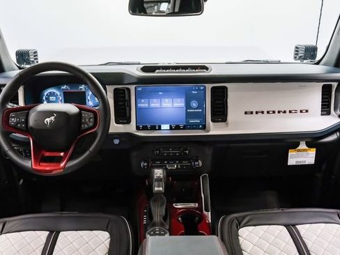 Used 2025 Ford Bronco Heritage Edition AWD/4WD image 12