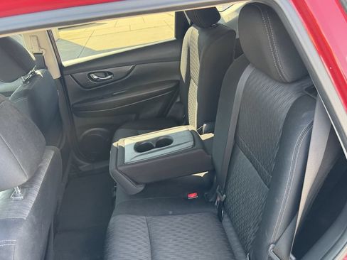 Used 2017 Nissan Rogue SV AWD/4WD image 6