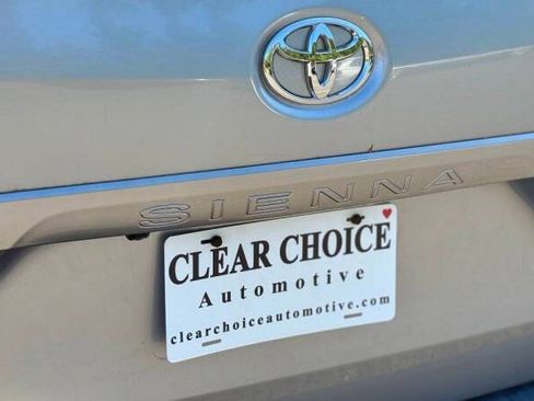 Used 2012 Toyota Sienna XLE w/ Premium Pkg FWD image 13