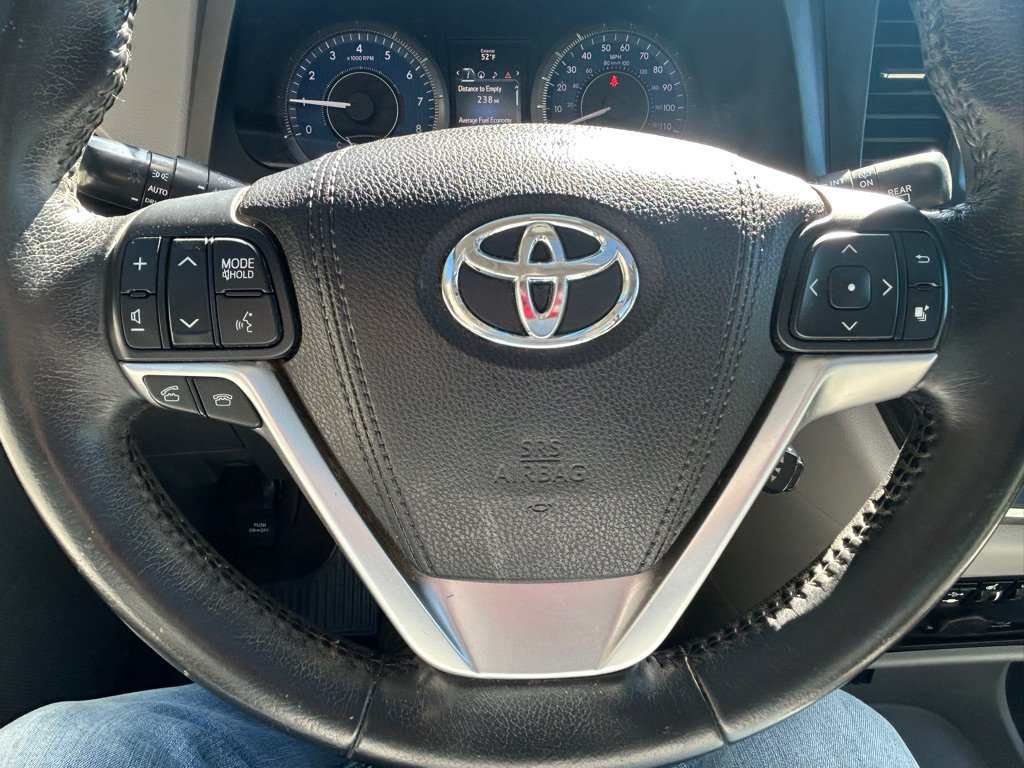 Used 2015 Toyota Sienna XLE Premium FWD image 16
