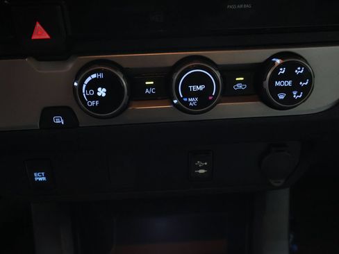 Used 2018 Toyota Tacoma SR RWD image 23