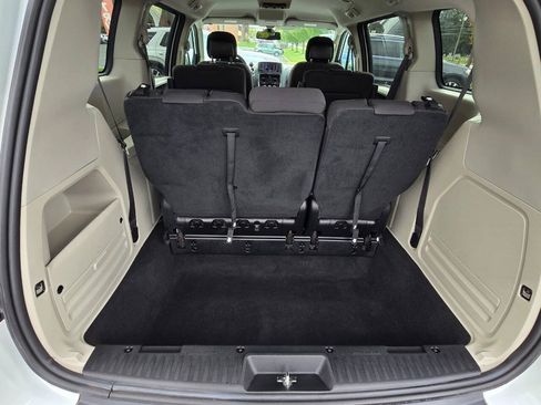 Used 2018 Dodge Grand Caravan SE w/ UConnect Hands-Free Group FWD image 24