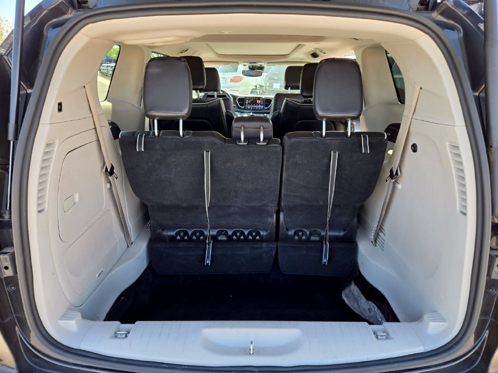 Used 2023 Chrysler Pacifica Limited FWD image 15