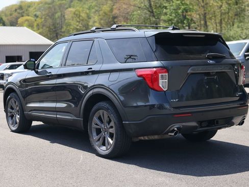 Used 2023 Ford Explorer XLT w/ Equipment Group 202A AWD/4WD image 4