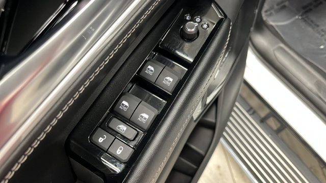 Used 2024 Jeep Wagoneer Series III w/ Premium Group I AWD/4WD image 22