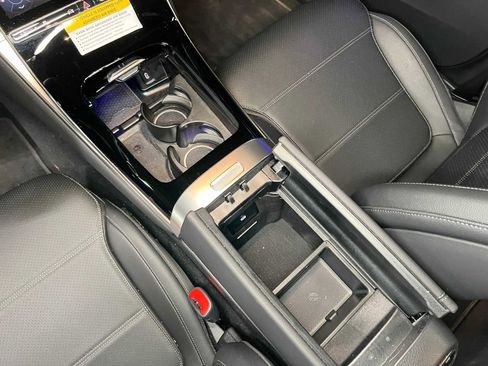 Used 2026 Mercedes-Benz GLC 300 4MATIC image 32