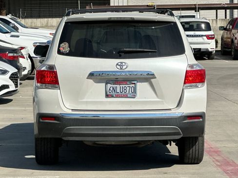 Used 2011 Toyota Highlander 2WD w/ Tech Pkg image 8