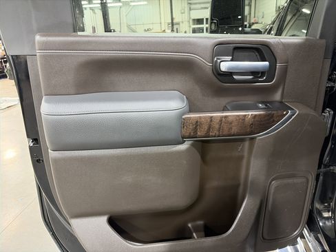 Used 2020 GMC Sierra 2500 Denali w/ Denali Ultimate Package image 18