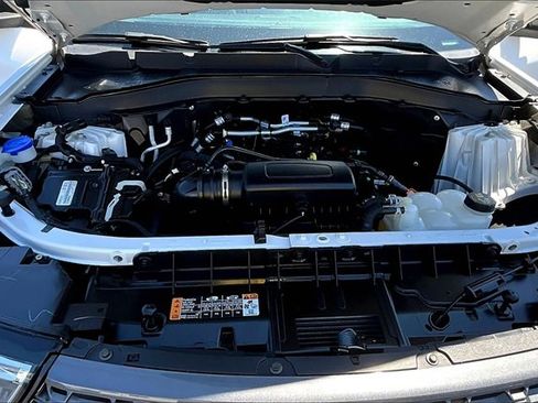 Certified 2022 Ford Explorer XLT w/ Equipment Group 202A image 10