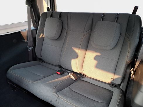 Used 2025 Jeep Wrangler Sport AWD/4WD image 13