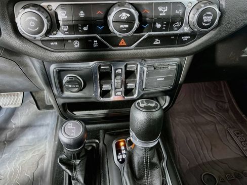 Used 2024 Jeep Wrangler Unlimited Sport AWD/4WD image 21