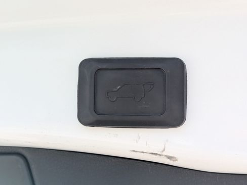 Used 2021 Toyota RAV4 XLE w/ Convenience Package FWD image 14