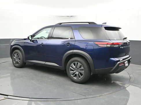 Used 2025 Nissan Pathfinder SV FWD image 10