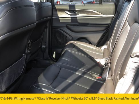 New 2025 Jeep Grand Cherokee Limited w/ Luxury Tech Group II image 16