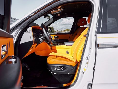 Used 2024 Rolls-Royce Cullinan Black Badge image 35