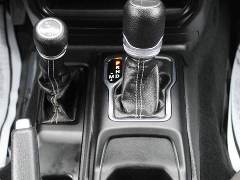 Used 2023 Jeep Gladiator Overland w/ Cold Weather Group image 23