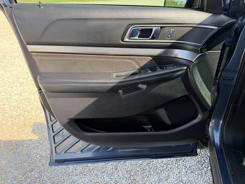 Used 2019 Ford Explorer XLT w/ Equipment Group 202A AWD/4WD image 9