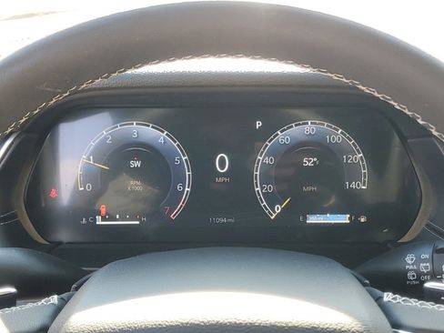 Used 2024 Jeep Grand Cherokee Limited image 17