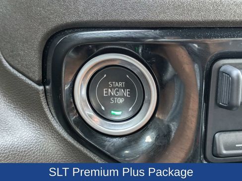 Used 2025 GMC Sierra 1500 SLT w/ SLT Premium Plus Package AWD/4WD image 32