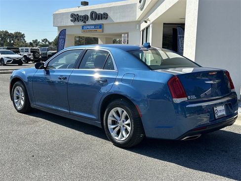 Certified 2022 Chrysler 300 Touring image 8