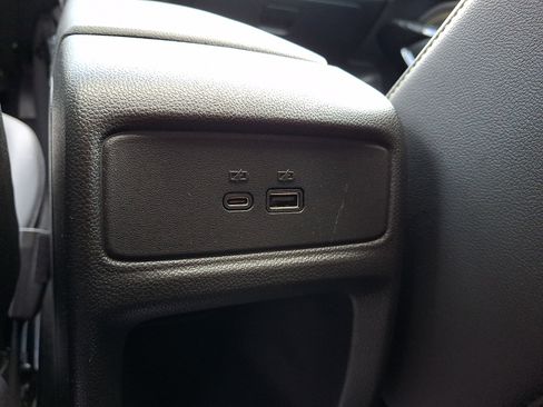 Used 2024 Chevrolet Trax LT w/ Sunroof Package FWD image 12