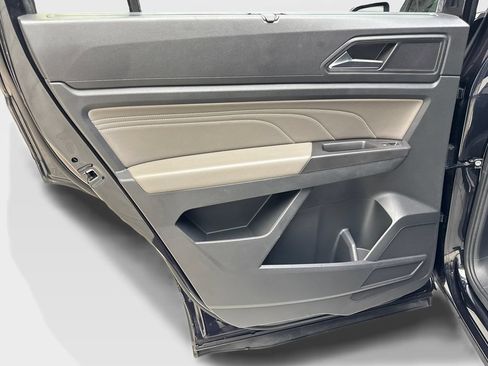 Used 2023 Volkswagen Atlas SE w/ Panoramic Sunroof Package FWD image 35