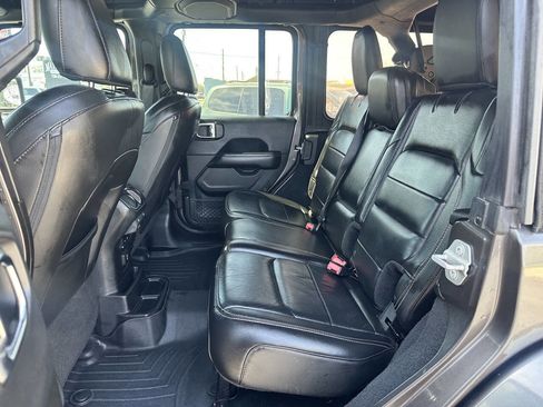 Used 2018 Jeep Wrangler Unlimited Sahara w/ Safety Group image 21