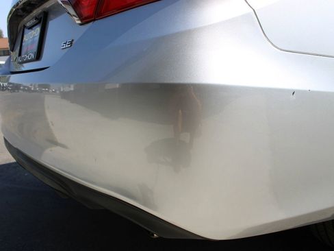 Used 2015 Toyota Camry SE FWD image 13