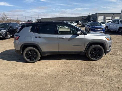 Used 2020 Jeep Compass Latitude image 8