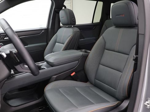 Used 2024 GMC Acadia AT4 w/ Luxury Package image 18