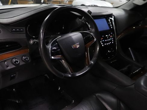 Used 2020 Cadillac Escalade ESV Premium Luxury image 10
