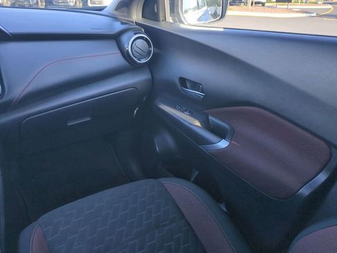 Used 2024 Nissan Kicks SR image 17