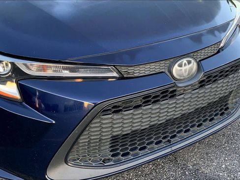 Used 2020 Toyota Corolla LE FWD image 29