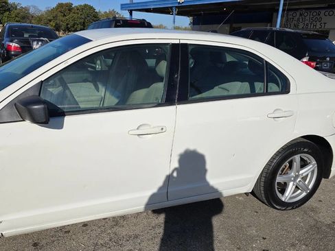 Used 2011 Ford Fusion S image 2